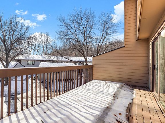4th image of 351 W Eagle Lake Dr