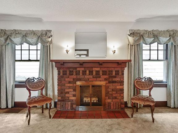 3rd image of 4253 Fremont Ave N