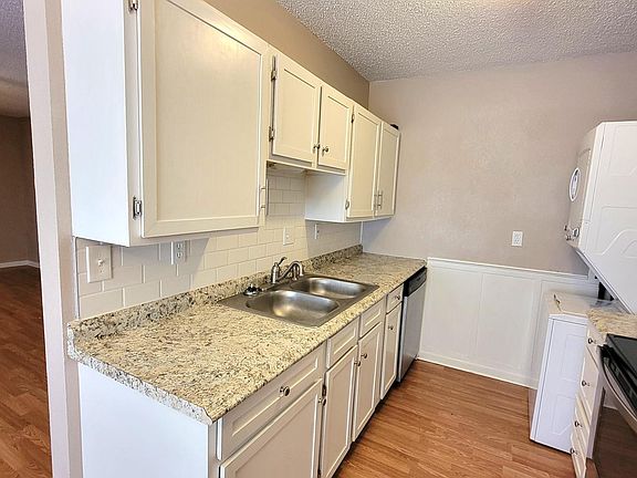 3rd image of 1312 Coffee St APT 4