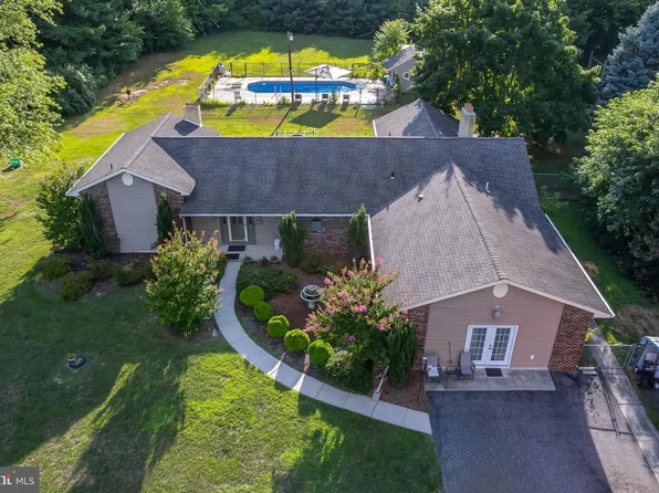 49 Holly Ln, Pilesgrove, NJ 08098