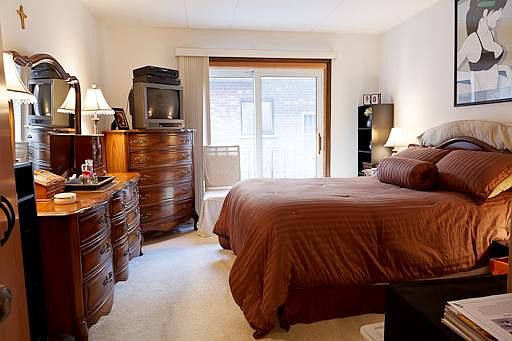 5th image of 6567 N Northwest Hwy APT 2B