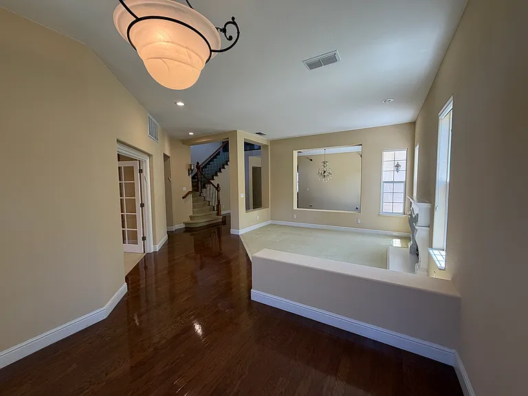 128 Regent Dr — Photo 11