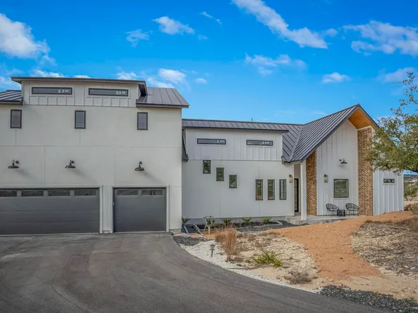 585 N Scenic Hills Ct, Blanco, TX 78606
