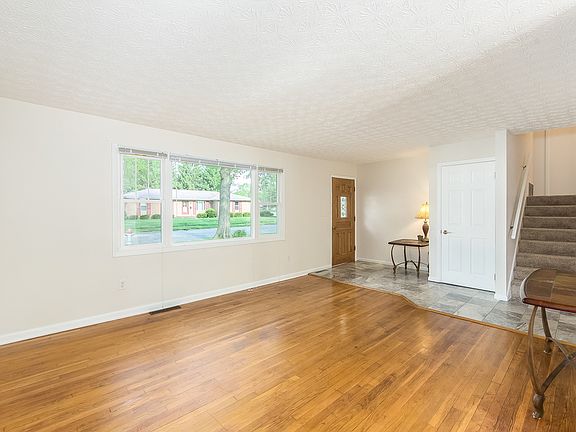 4th image of 383 Heil Dr