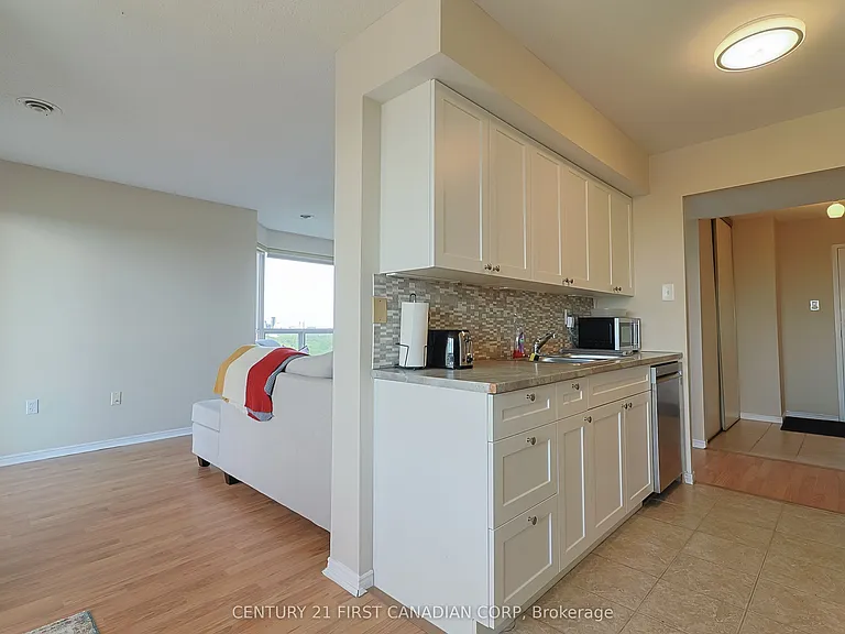 30 Chapman Ct #1001 — Photo 18