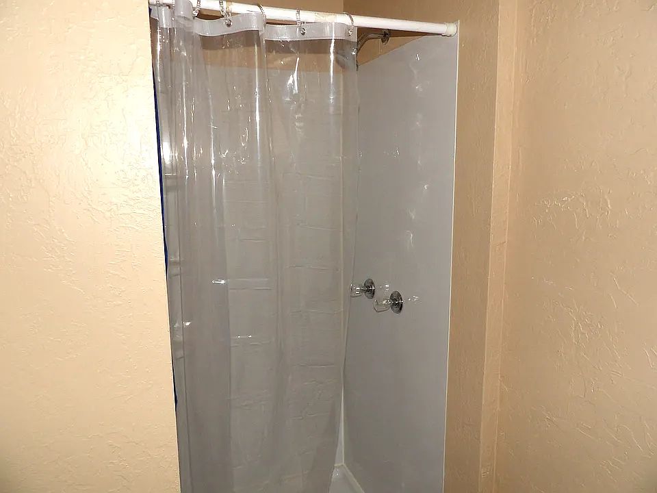 1st image of 302 SW Park Ave APT A