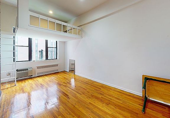 3rd image of 210 E 90th St APT 5A