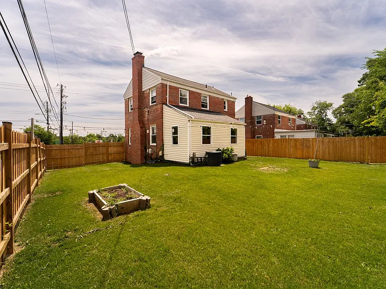 10026 Lorain Ave — Photo 44