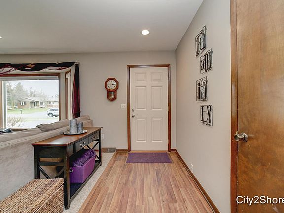 5th image of 7300 Sundale Dr SE
