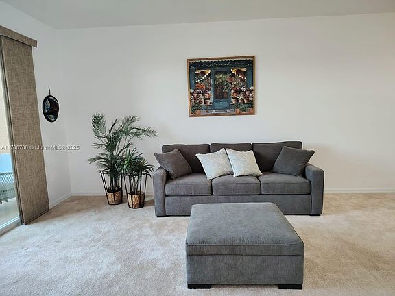 3rd image of 7725 Yardley Dr Building B-305