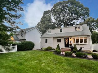 17 Aldrich St, Huntington Station, NY 11746