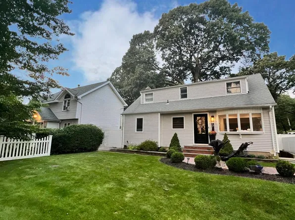 17 Aldrich Street, Huntington Station, NY 11746