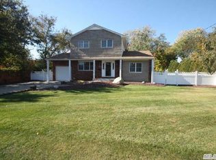 356 Wyandanch Rd, Sayville, NY 11782