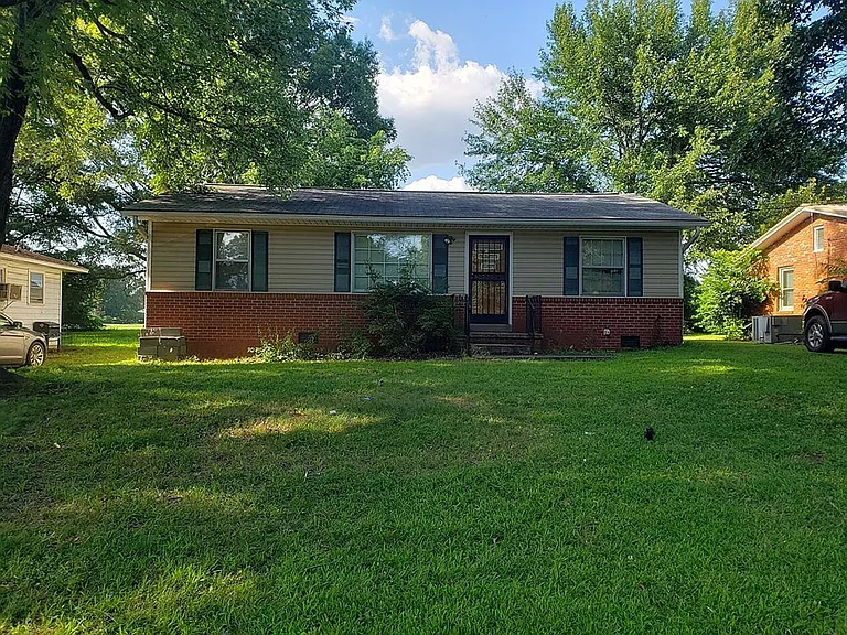 5032 Anderson St — Photo 4