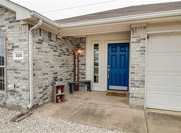 4th image of 325 Wooded Way