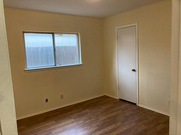 3rd image of 4010 Briar Hollow St