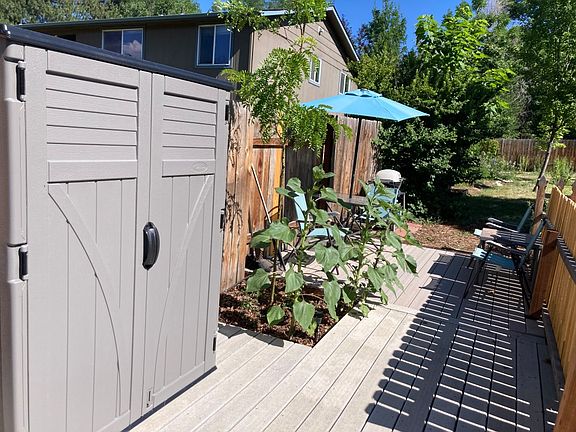 Shared patio area, in addition to private patio at apartment entrance.