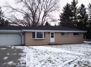 21995 Holly Crest Dr, Brookfield, WI 53045