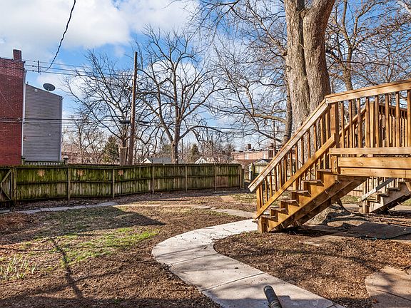 2nd image of 3706 Fairview Ave #1