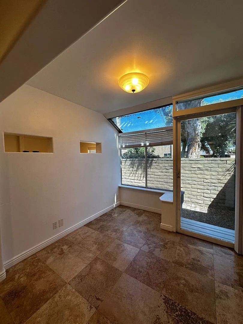 Huntington Beach Studio — Photo 4