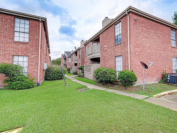 2nd image of 12500 Sandpiper Dr APT 93
