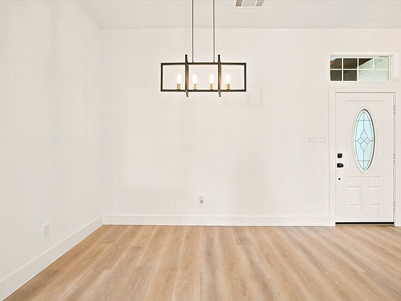 4th image of 2510 Farr St