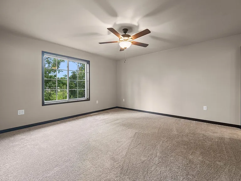 419-435 Cimarron Dr — Photo 33