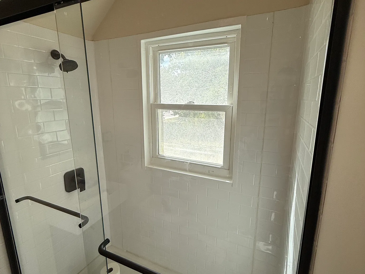 5 bed, 2500 sqft, $2,775 — Photo 4