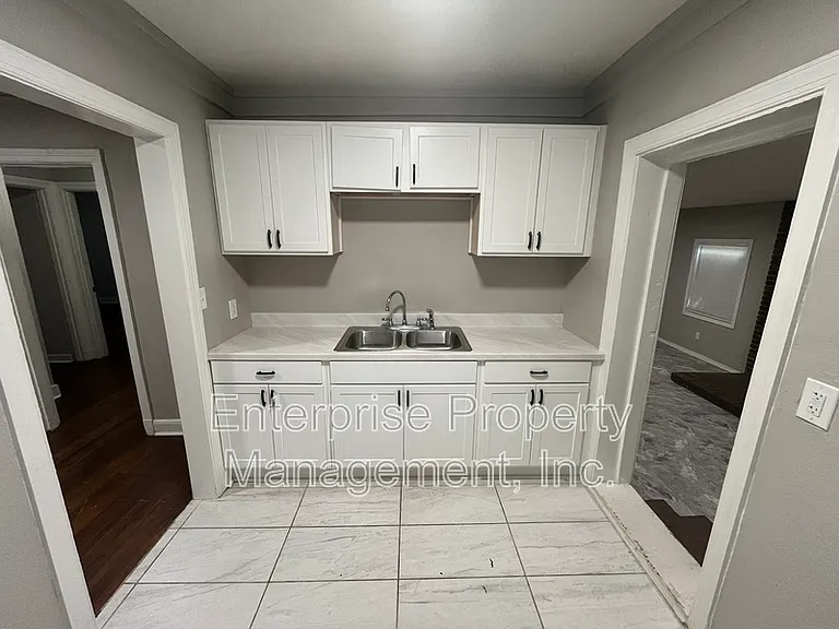 2447 Twain Ave — Photo 9