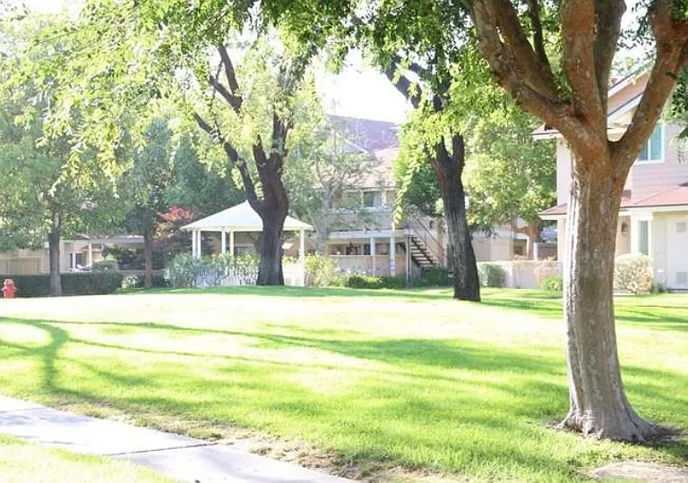 12655 Glendale Cir — Photo 19