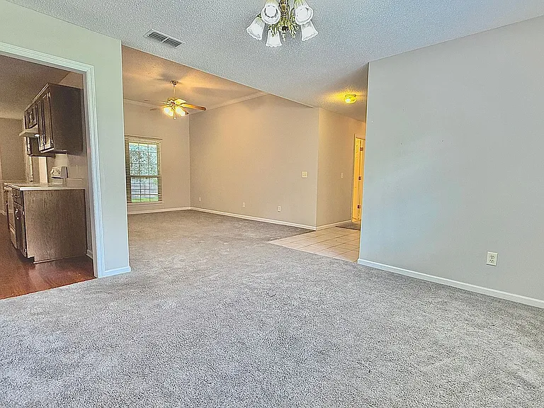 1130 Montclair Dr — Photo 6