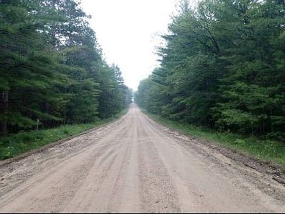 Exterior Neighborhood (street photo)