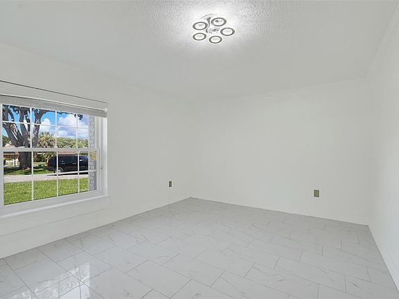 4th image of 9106 GALLEON COURT