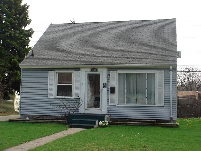 3139 Plymouth Dr photo 1