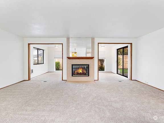 4th image of 2406 SE Balboa Drive