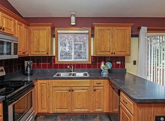 3rd image of 14525 Hollow Park Ct