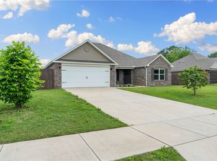 2495 Razorback Way, Farmington, AR 72730