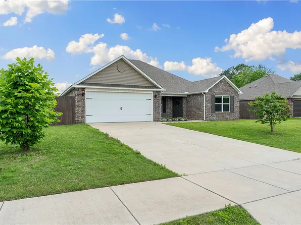 2495 Razorback Way, Farmington, AR 72730