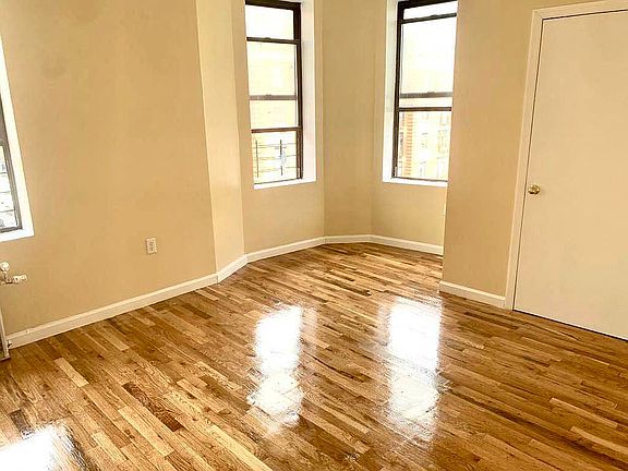 2nd image of 129 Wadsworth Ave APT 44