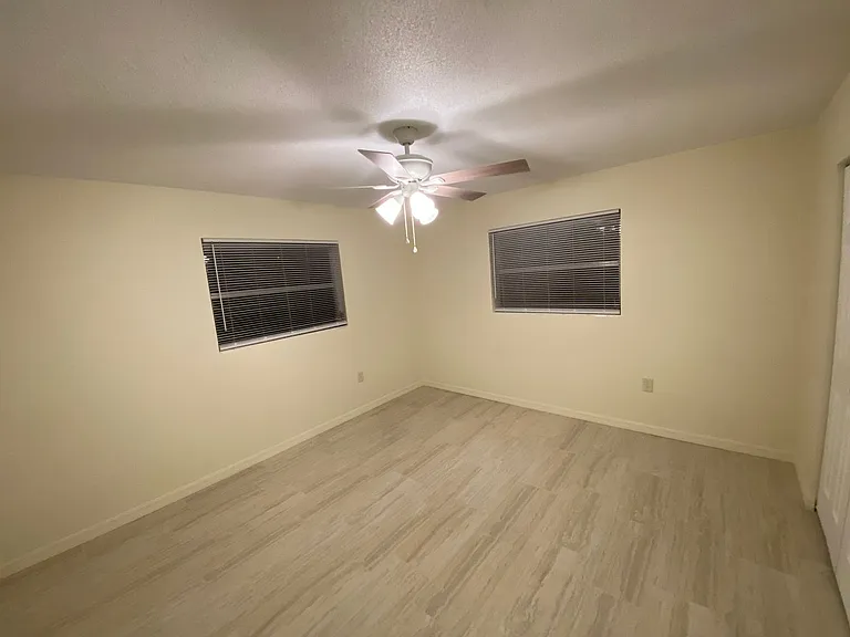 2385 Poinsettia Dr — Photo 10