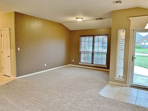 5th image of 3613 NE Fieldcrest Dr