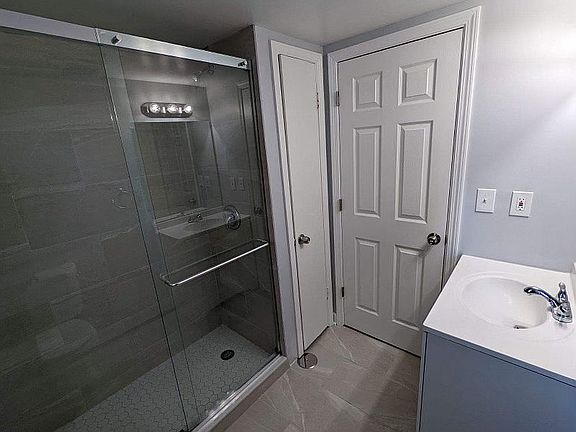 3rd image of 1218 Circle Ave APT 1