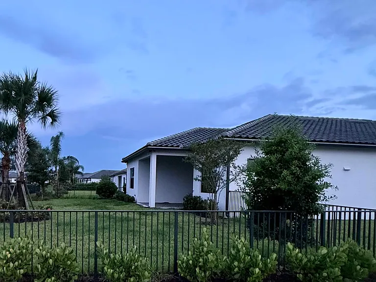 837 SE Courances Dr — Photo 34
