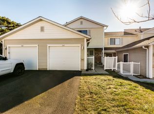 745 Whitesail Dr, Schaumburg, IL 60194