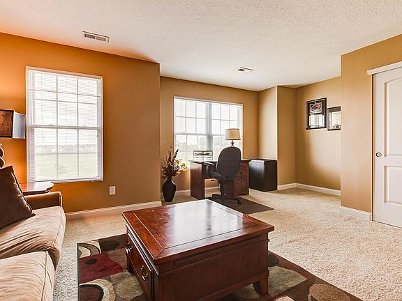 5th image of 5960 Woodshire Dr #208