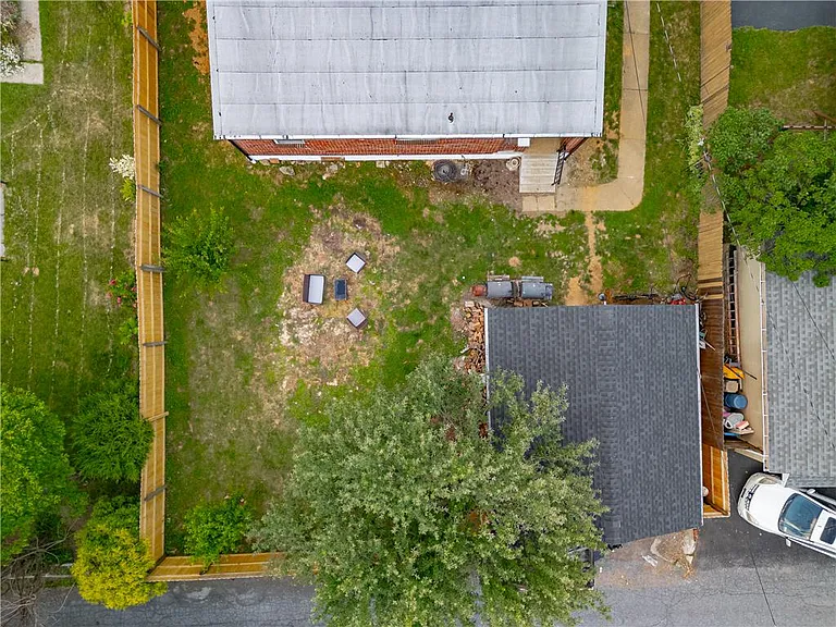 726 Seneca St #1 — Photo 4
