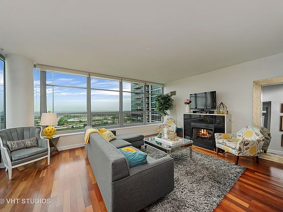 5th image of 1600 S Prairie Ave #1302