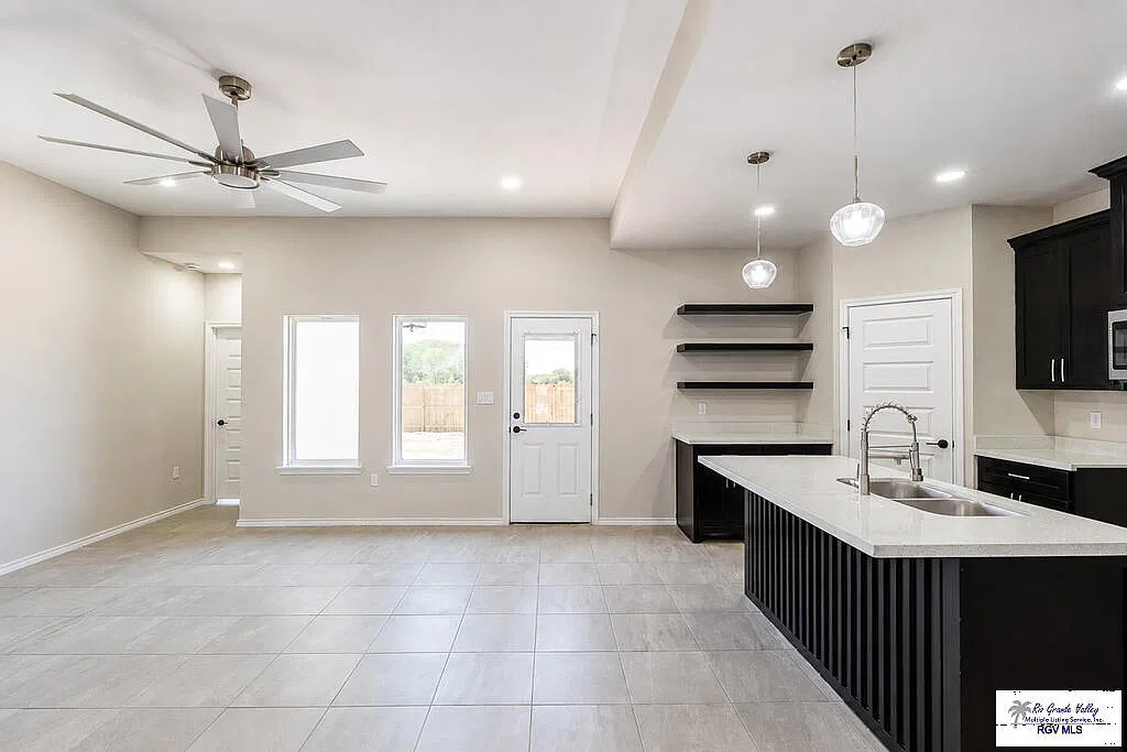 3 bed, 2.0 bath, 1197 sqft, $1,700 — Photo 3