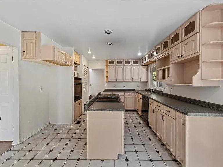 830 Nykiel Ct — Photo 4