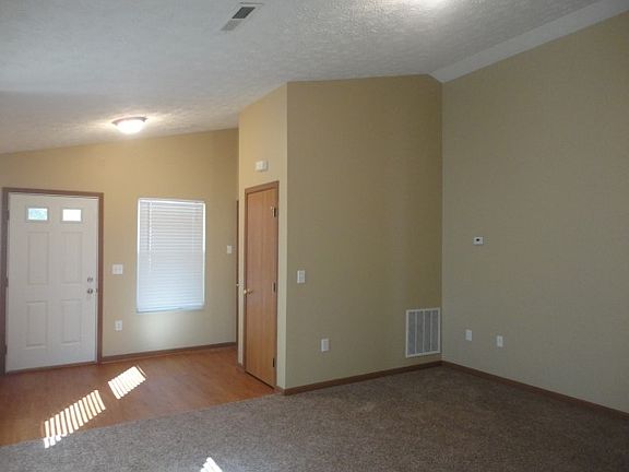 3rd image of 918 Charles St